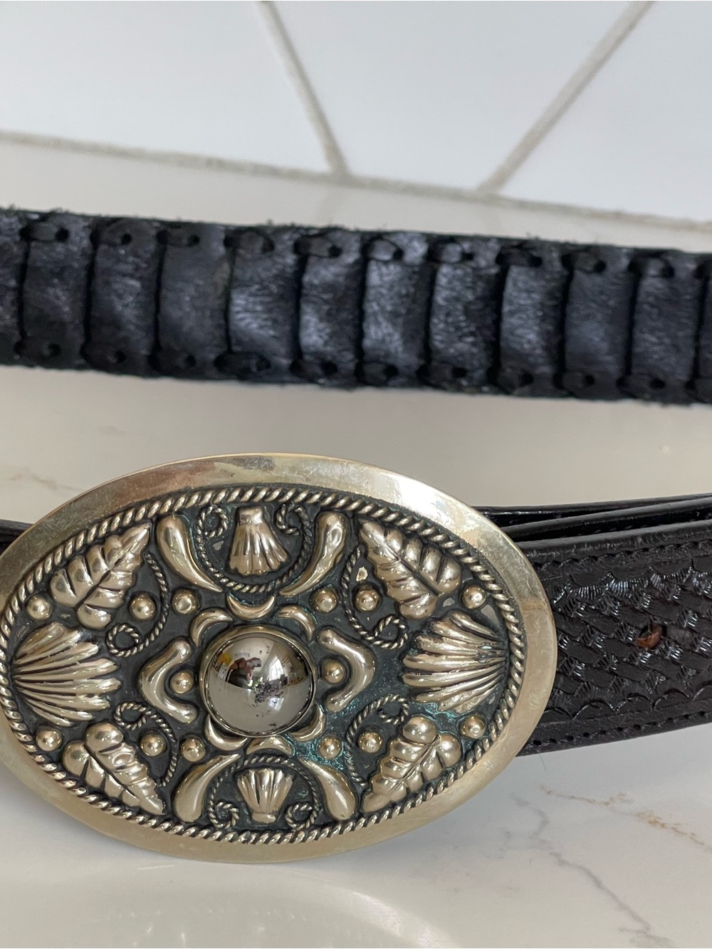Tony Lama Black Leather Belt with Decorative Silver-Tone Western Buckle Unisex